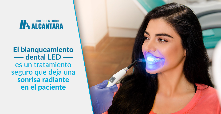 Blanqueamiento Dental LED Mujer con Sonrisa Perfecta