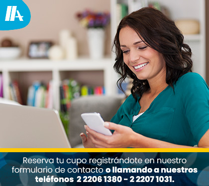 Mujer Reserva su Cupo para la Jornada Sin Costo de Invisalign