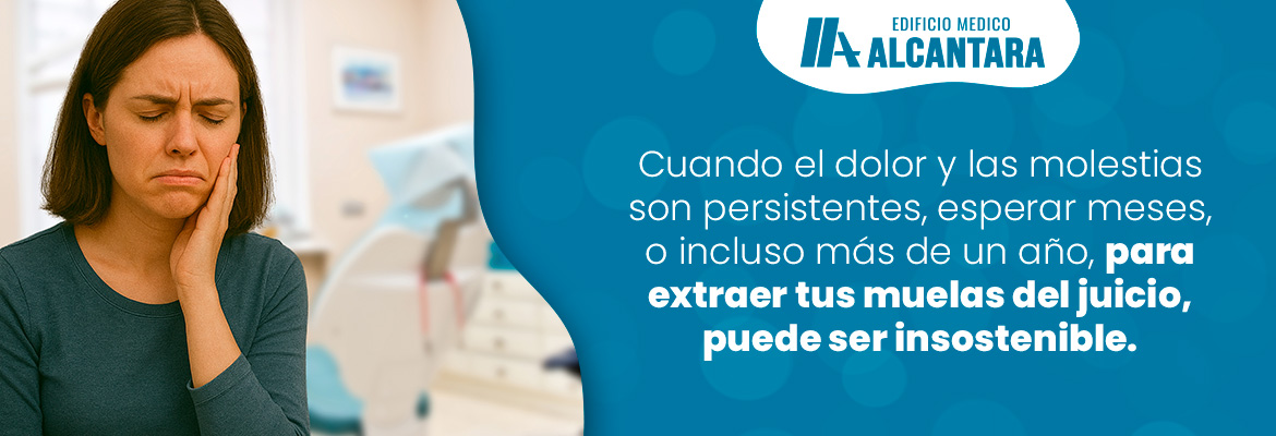 Mujer con Dolor en sus Terceros Molares está Cansada de la Lista de Espera
