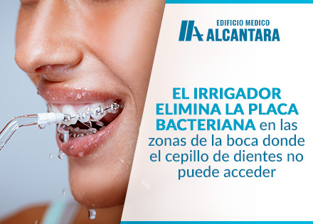 Implante Dental Higiene Bucal Chica Lava sus Dientes con Irrigador