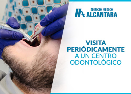 Tratamos el Bruxismo y Todo Tipo de Trastornos Temporomandibulares Bruxismo Hombre en Consulta Con Dentista