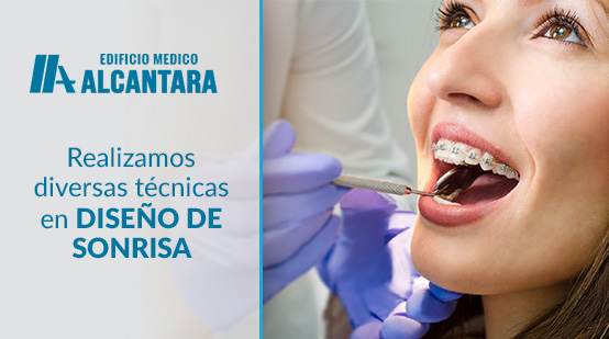 Dentistas Diseo de Sonrisa con una Mujer