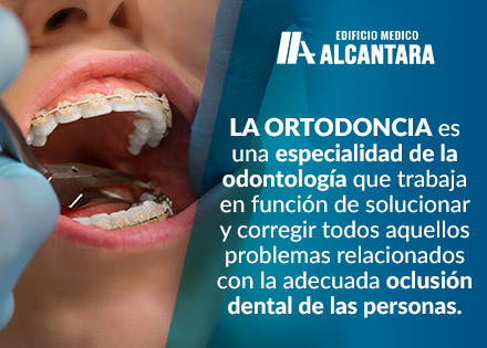 Dentista Realiza Ortodoncia Aplicada para el Diseño de Sonrisa para una Adecuada Oclusión Dental.