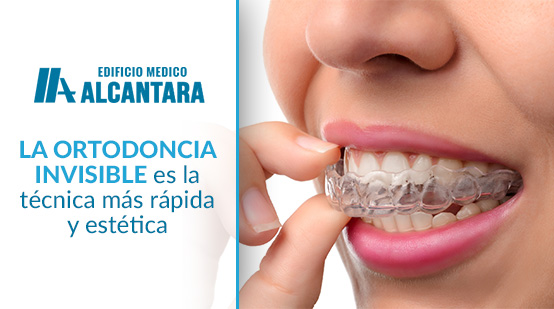 Ortodoncia Invisible Chica Con Invisalign Puestos