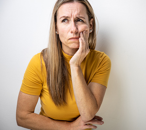 Dentistas urgencias Lo Barnechea mujer con dolor